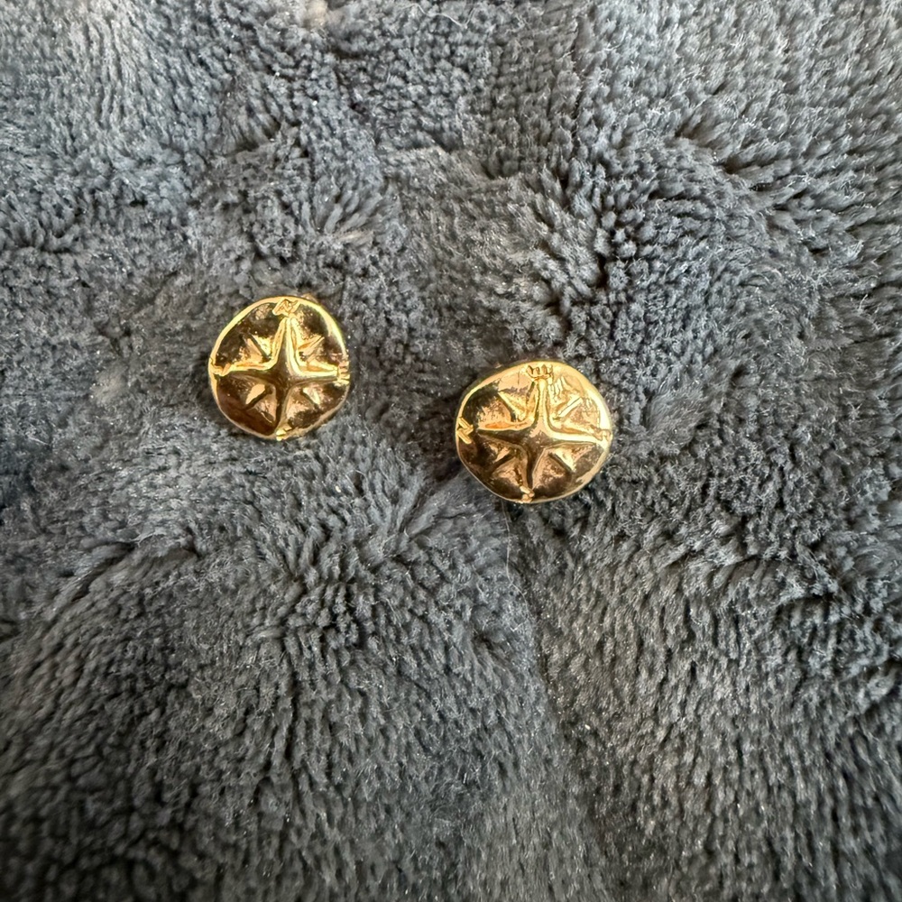 UNO de 50 Gold Compass Earrings